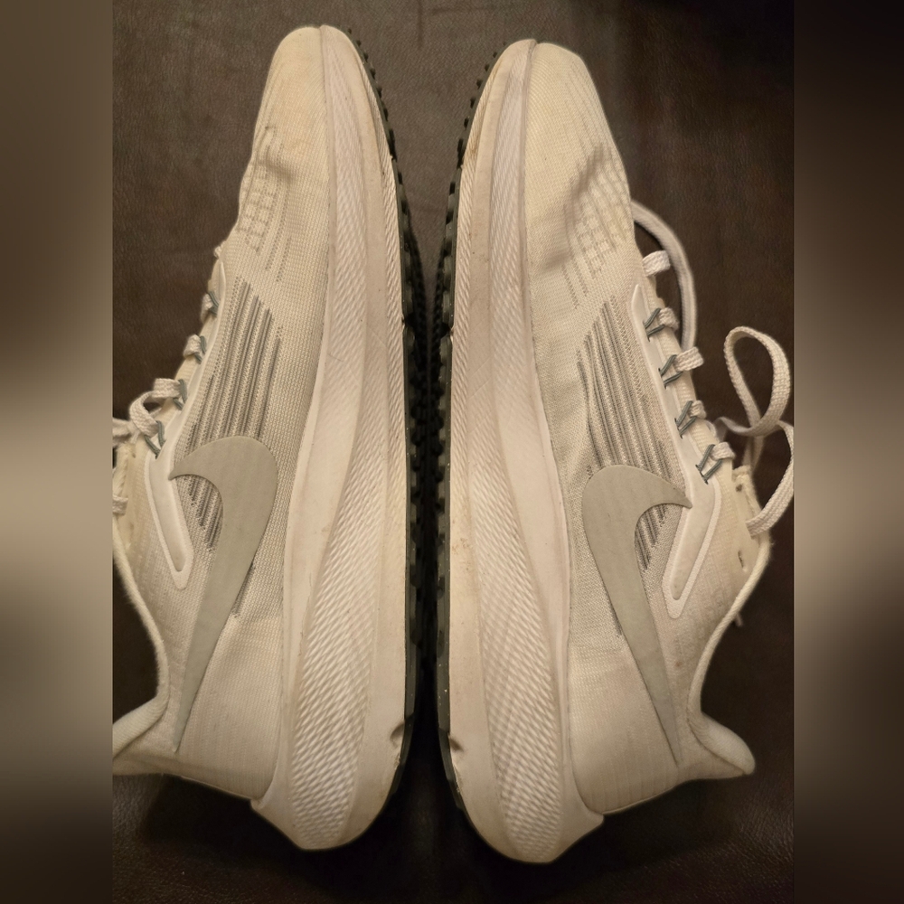 Nike Womens White Athletic Shoes